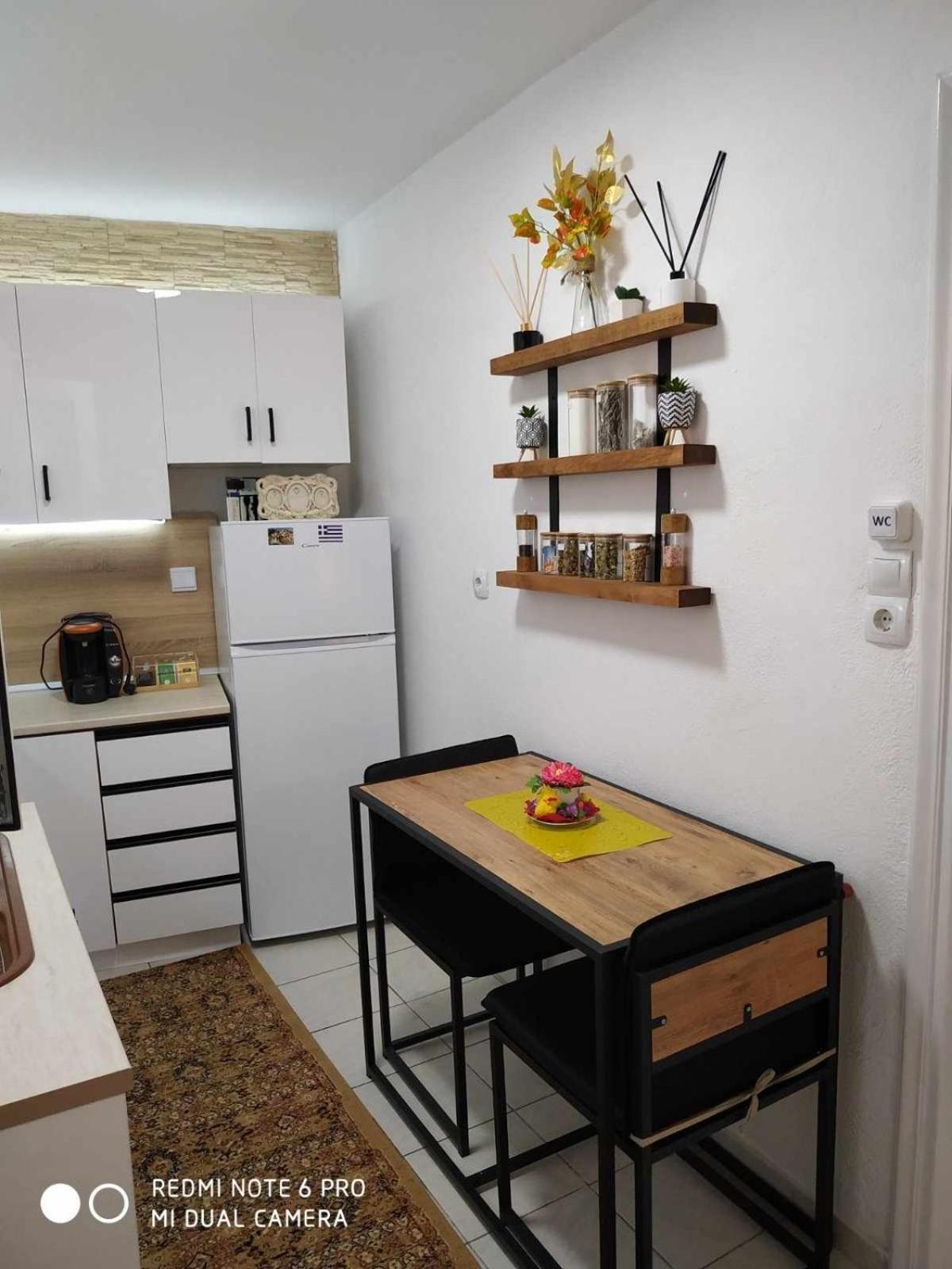 Chrysanty's Tea House Apartment *